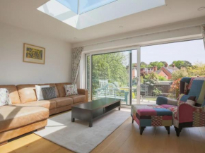 Pass the Keys Super Chic Apartment in Beautiful Sunninghill